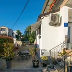 Apartment Edera, Near The Town In A Quiet Location
