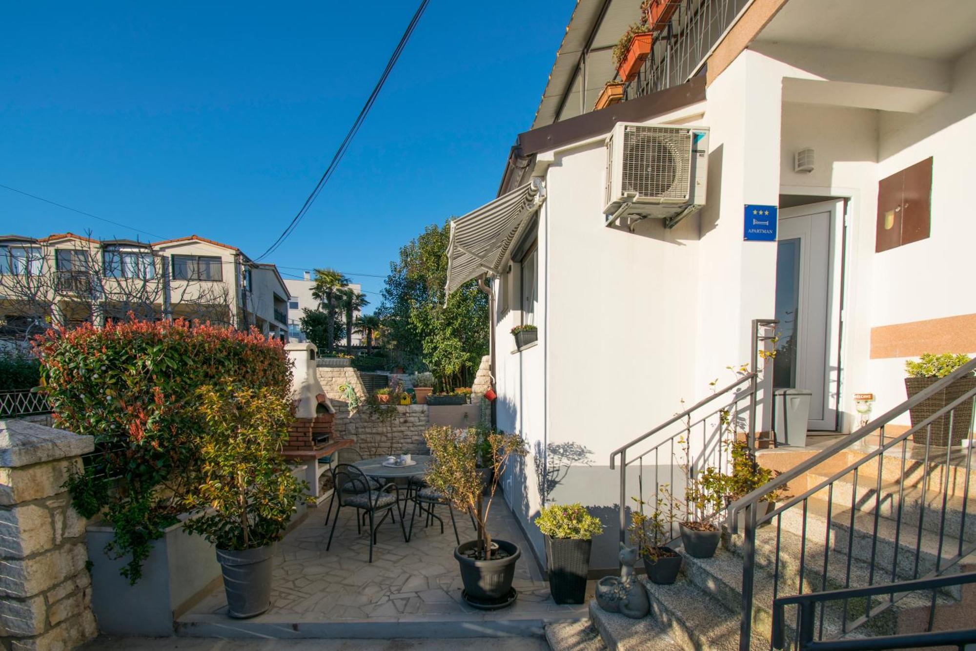 Edera, Near The Town In A Quiet Location Appartement *